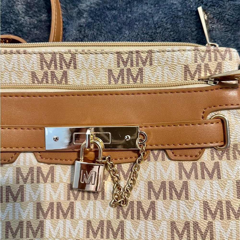Mia MK Crossbody Logo Lock Purse - Picture 4 of 5